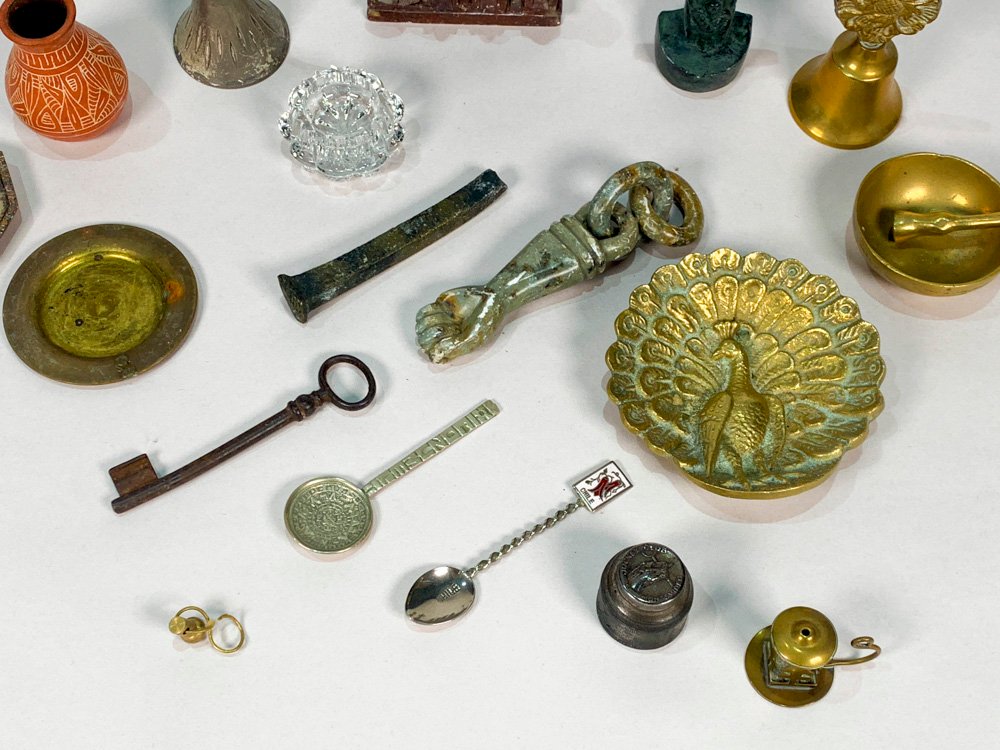 Colección de objetos antiguos y decorativos - imagen 4