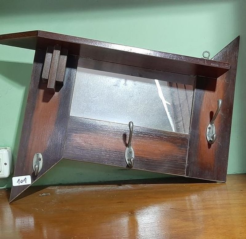 Perchero de Madera con Repisa, Espejo y 3 Ganchos (1 Quebrado)