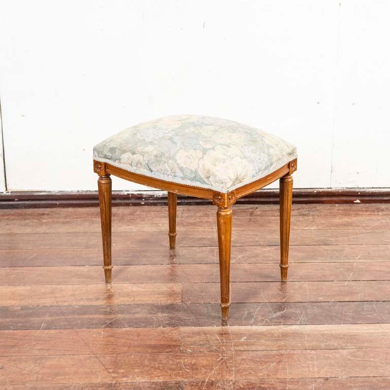 Banqueta Luis XVI asiento tapizado con resortes para decorar tu hogar