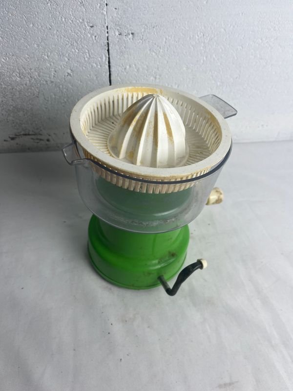 Exprimidor de Plástico con Diseño Colorido - imagen 2