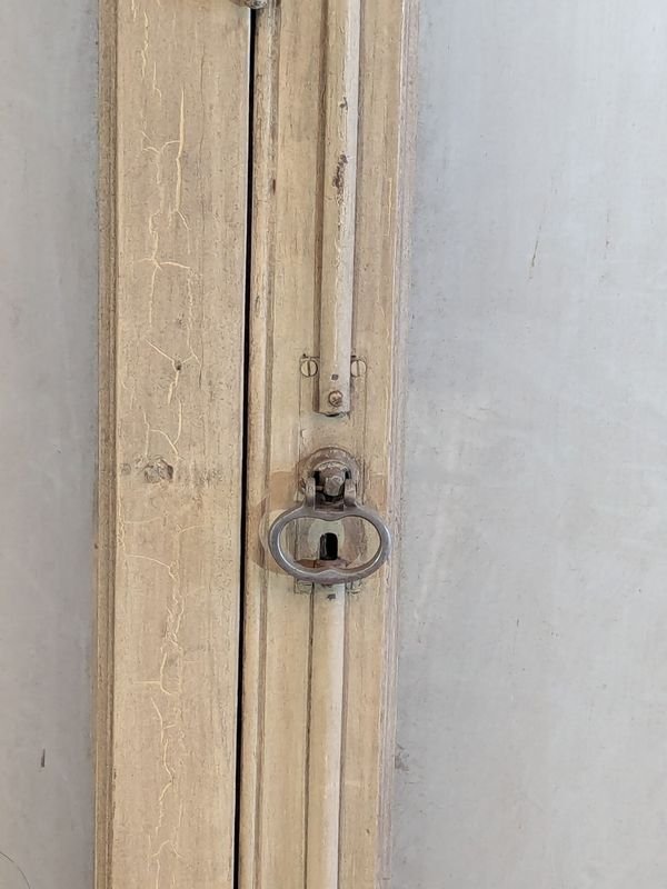 Ventana antigua de tres hojas batientes en cedro y pinotea - imagen 4