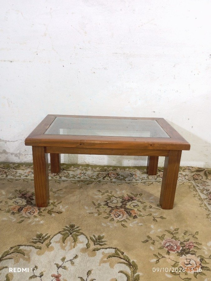 Mesa de Living Rústica con Tapa de Vidrio Rectangular