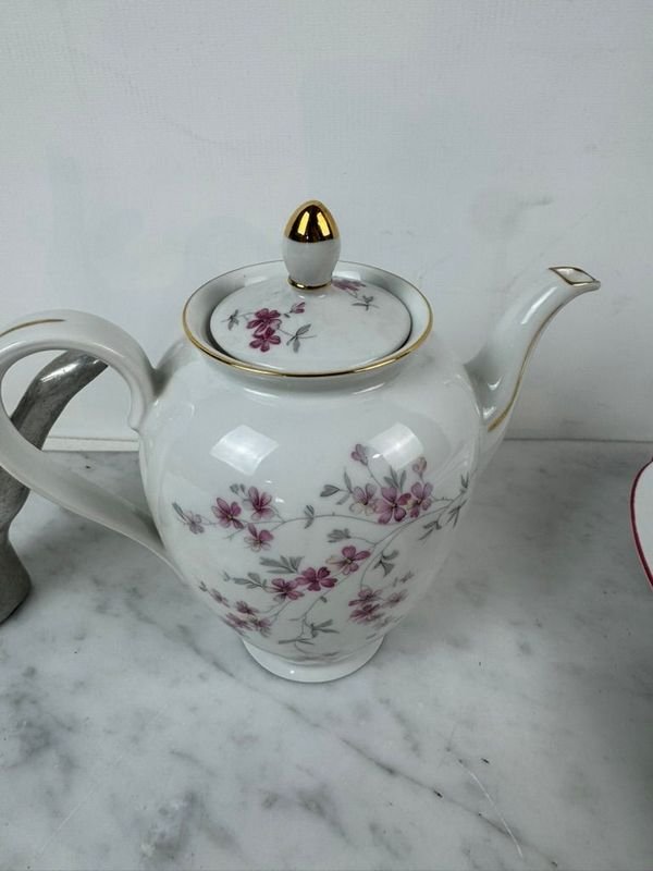 Porcelana Europea con Motivos Florales - imagen 7