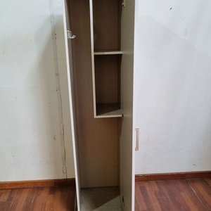 Mueble Auxiliar Blanco con Puerta, Estantes y Perchas - imagen 2