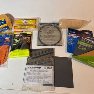 Lote anterior: Lote de Corcho para Lustre, Lija, Guantes, Chaleco y Correa para Olla a Presión
