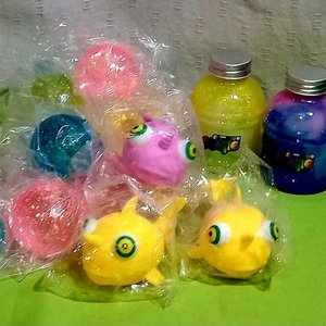 Pack de 40 Pelotas Squishy y 2 Frascos de Slime Brillante - imagen 1