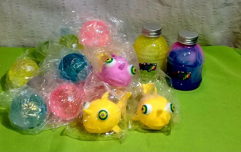 Pack de 40 Pelotas Squishy y 2 Frascos de Slime Brillante