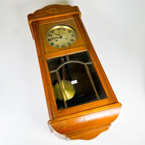 Reloj de pared aleman caja madera roble, con péndulo y llave medio carrillon funciona 77 x 30 cm - imagen 2