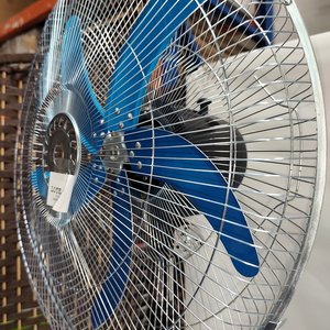 Ventilador de Pie Oscilante con 5 Paletas Metálicas Azules - imagen 5