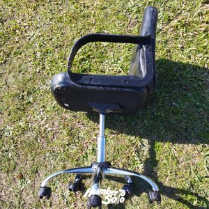 Silla de Escritorio Moderna Negra con Apoyabrazos y Ruedas - imagen 3