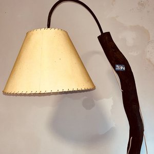 Lámpara de Pie Rústica con Base de Hierro y Pantalla - imagen 3