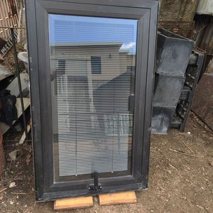 Lote siguiente: Ventana DVH Aluminio Negro Abatible Inferior 69.5x114.5x4.5cm