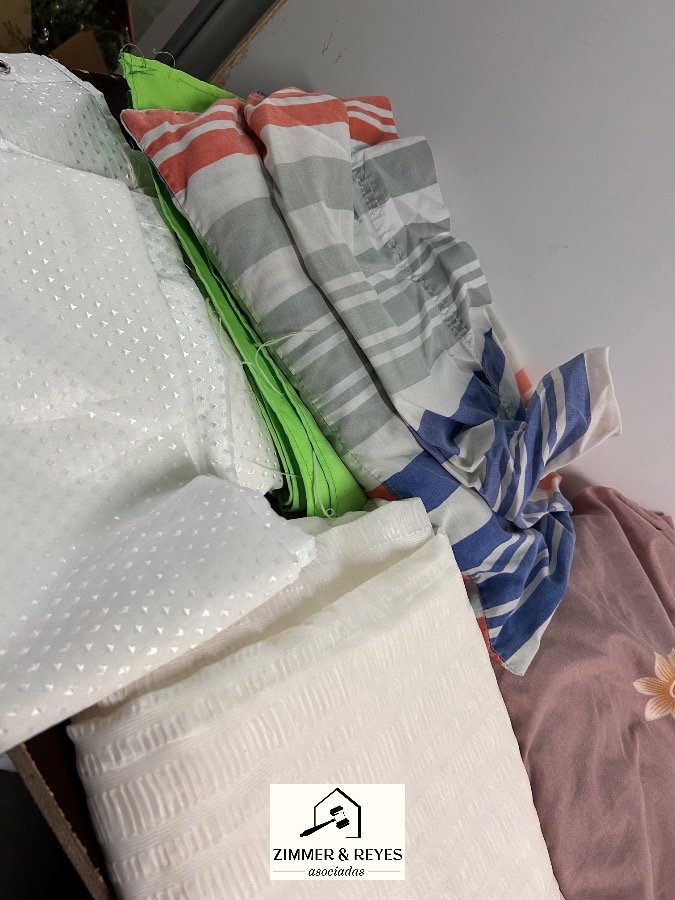 Juego de Sábanas y Cortina de Ducha Estampadas