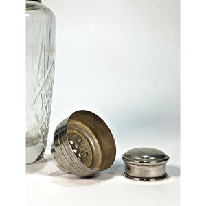 Coctelera de Cristal Tallado con Tapa y Virola Metálica - imagen 5