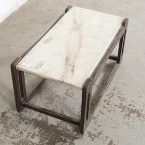 Mesa de Living con Tapa de Mármol y Base de Madera Oscura - imagen 3