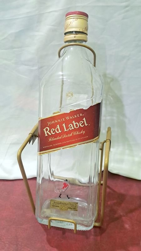 Botella de Whisky Johnnie Walker Red en Excelente Condición - imagen 1
