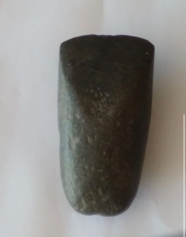 Piedra Tallada para Herramienta o Punta de Flecha - Pieza Única