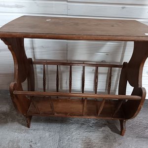 Lote anterior: Mesita Revistero de Madera Estilo Clásico