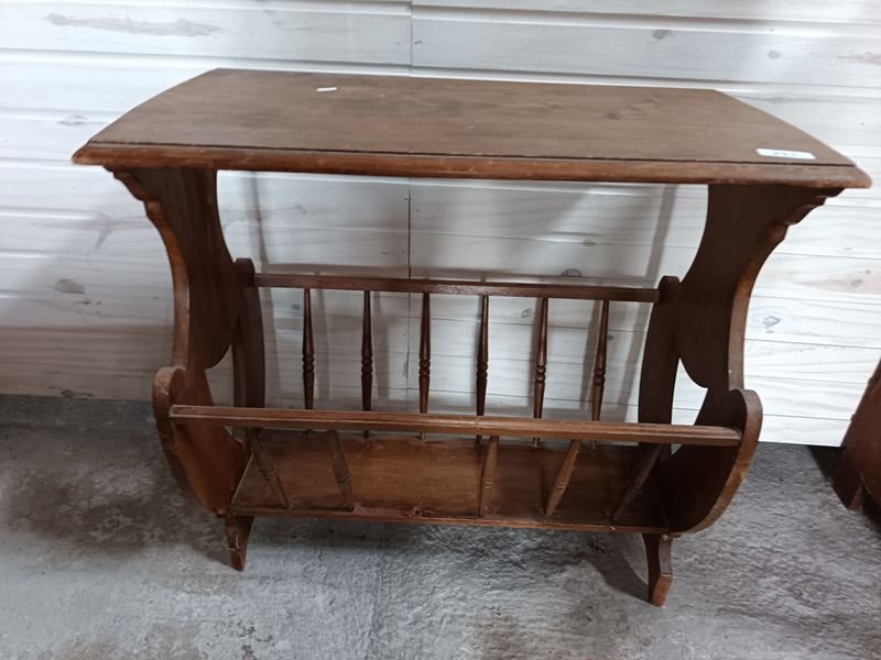 Mesita Revistero de Madera Estilo Clásico