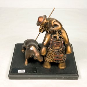 Figura de Torero y Toro en Plástico Duro, Base Negra - imagen 2