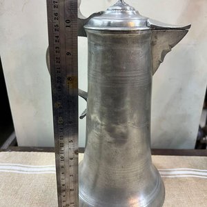 Jarra Antigua de Estaño con Tapa y Grabado - imagen 5