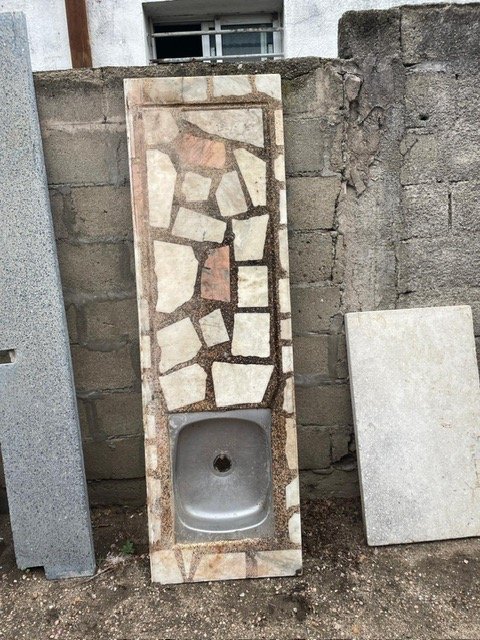Lote anterior: Mesada de piedra con fregadero y pizarra