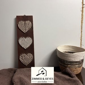 Decoración: Canasto, Manta y Panel de Corazones - imagen 2