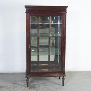 Lote siguiente: Vitrina Inglesa Antigua con Vidrios Biselados y Fondo Espejado