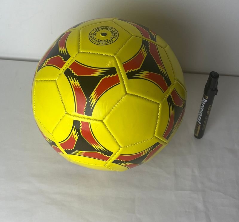 Pelota de fútbol y lápiz para niños - imagen 3