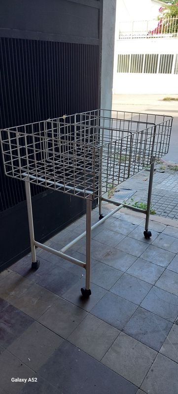 Canasto alto con ruedas para almacenamiento y transporte - imagen 3