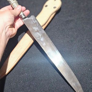 Cuchillo Gauchesco Hoja 30cm, Cabo Plata y Oro con Guitarra - imagen 7