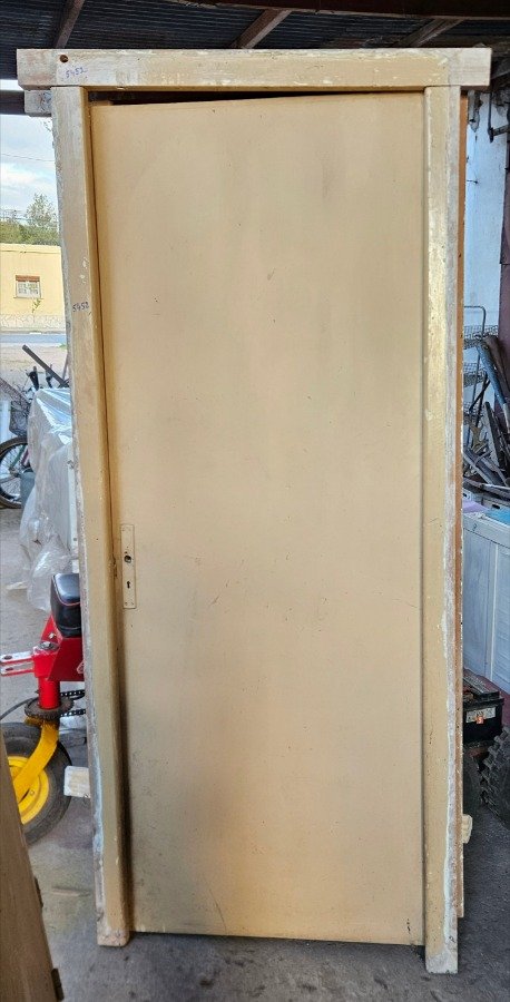Puerta interior con marco
