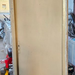 Lote siguiente: Puerta interior con marco