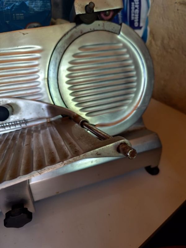 Cortadora de fiambre sana, poco uso, funcionando - imagen 5