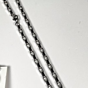 Conjunto de Joyería Fantasía: Cadena con Dije Corazón y Par de Aretes Florales - imagen 6