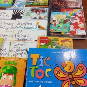 Lote de Libros Infantiles y Sombreros de Cumpleaños Temáticos Disney - imagen 4