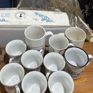 Lote anterior: Juego de 9 Tazas Blancas con Borde Metálico