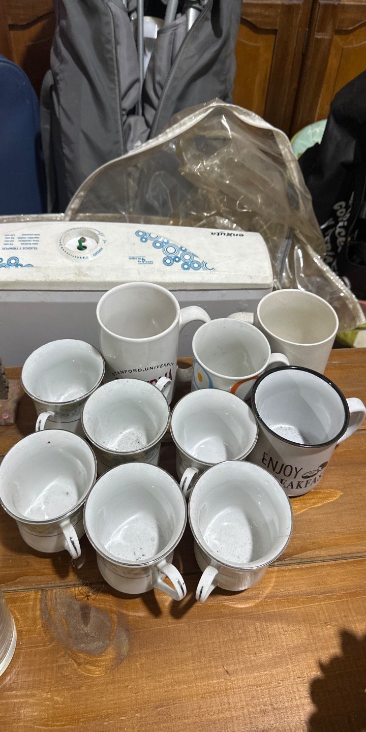 Juego de 9 Tazas Blancas con Borde Metálico