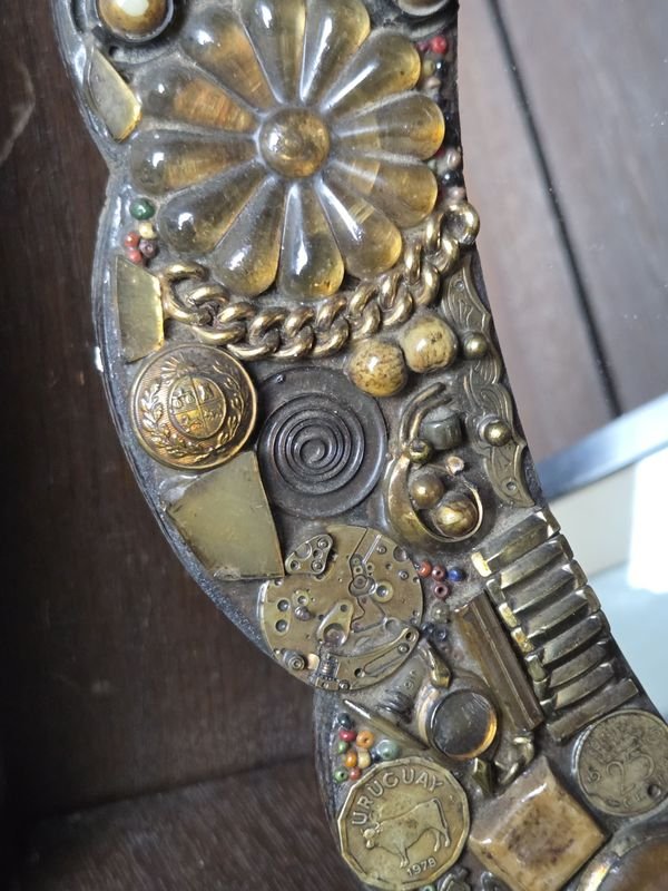 Espejo artesanal con antigüedades varias - imagen 7