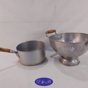 Lote anterior: Colador y Cacerola de Aluminio con Mangos de Madera