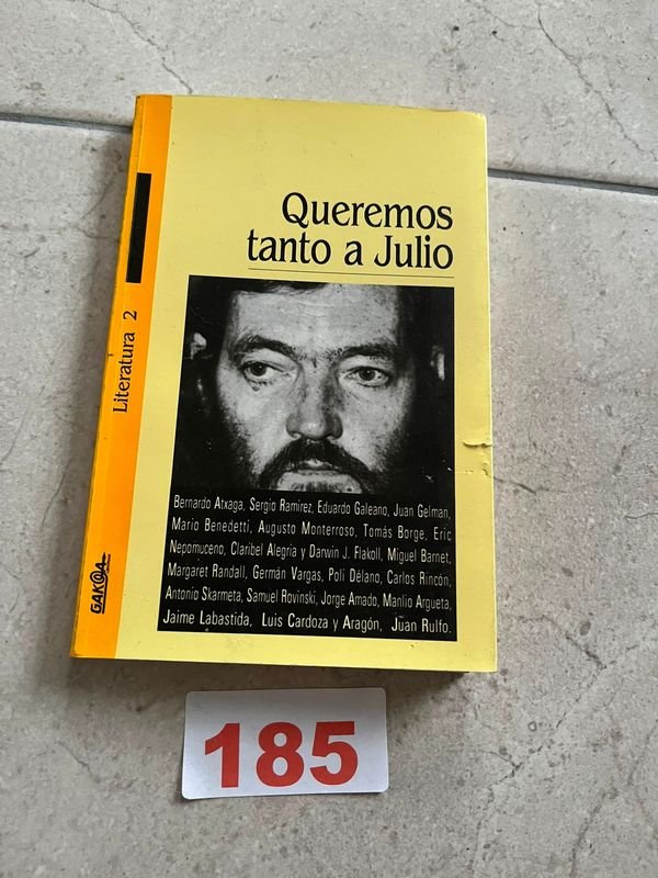 Queremos Tanto a Julio: Homenaje a Julio Cortázar con Textos de Galeano, Benedetti y Otros