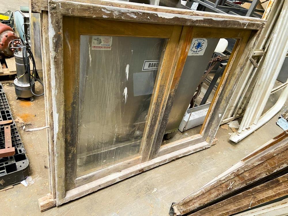 Ventana Antigua de Madera y Vidrio de Dos Hojas - 124x154 cm