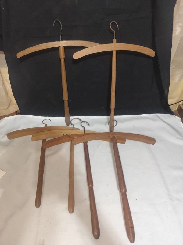 Lote anterior: Perchas de Madera para Ropa