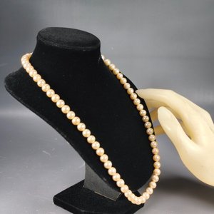 Lote de Joyería: Collar de Perlas Fantasía, Collar de Cristal de Roca y Prendedor Camafeo - imagen 7