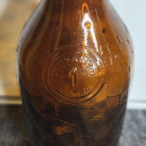Botella Antigua Vidrio Labrado Ámbar Industria Uruguaya 1 Litro - imagen 3