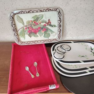 Dos Bandejas Decorativas con Cucharitas de Colección - imagen 2