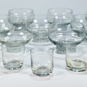 Lote de 18 Piezas de Cristalería: 11 Copas de Postre y 7 Vasos de Licor - imagen 2