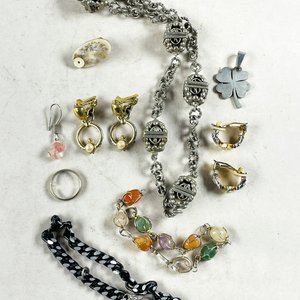 Lote de 8 piezas: Pulseras, caravanas y anillo - imagen 2