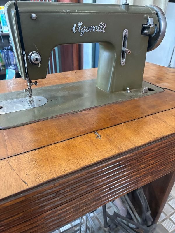 Máquina de coser antigua Vigorelli - imagen 2