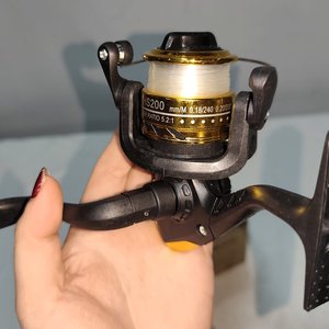 Reel Frontal HS200 Dorado para Pesca, Nuevo en Caja - imagen 3